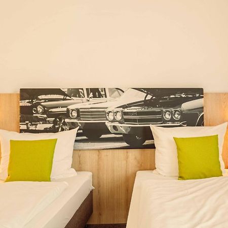 Highway Hotel Херболцхайм Екстериор снимка