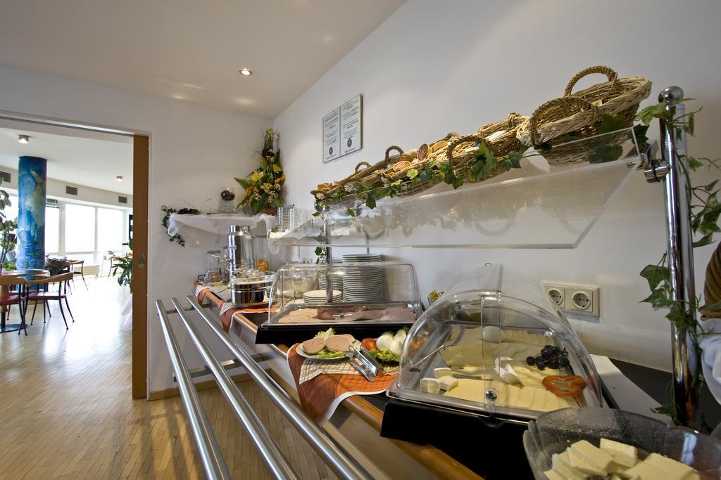 Highway Hotel Херболцхайм Екстериор снимка