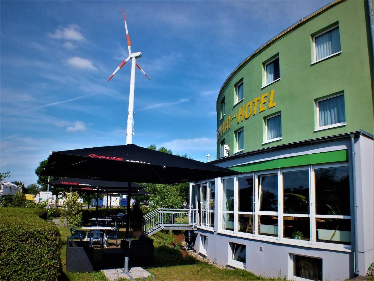 Highway Hotel Херболцхайм Екстериор снимка